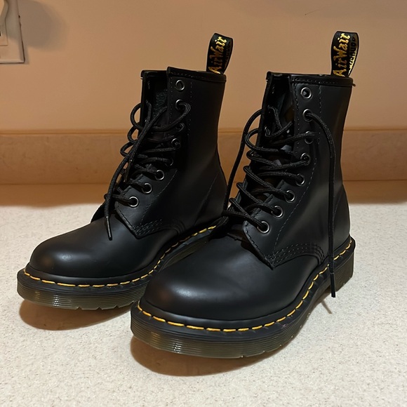 Dr. Martens Shoes - 1460 WOMEN'S SMOOTH LEATHER LACE UP BOOTS, Brand New, Women’s US SIZE 5 EU 36